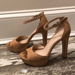 🟣BCBGeneration nude studded heels